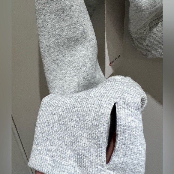 ⭐️Lululemon Scuba Full Zip Cropped Hoodie Heathered Grey Size 6⭐️ - Picture 11 of 12